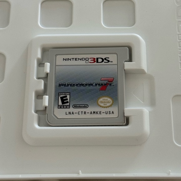 Mario Kart 7 3DS Game - Picture 1 of 2
